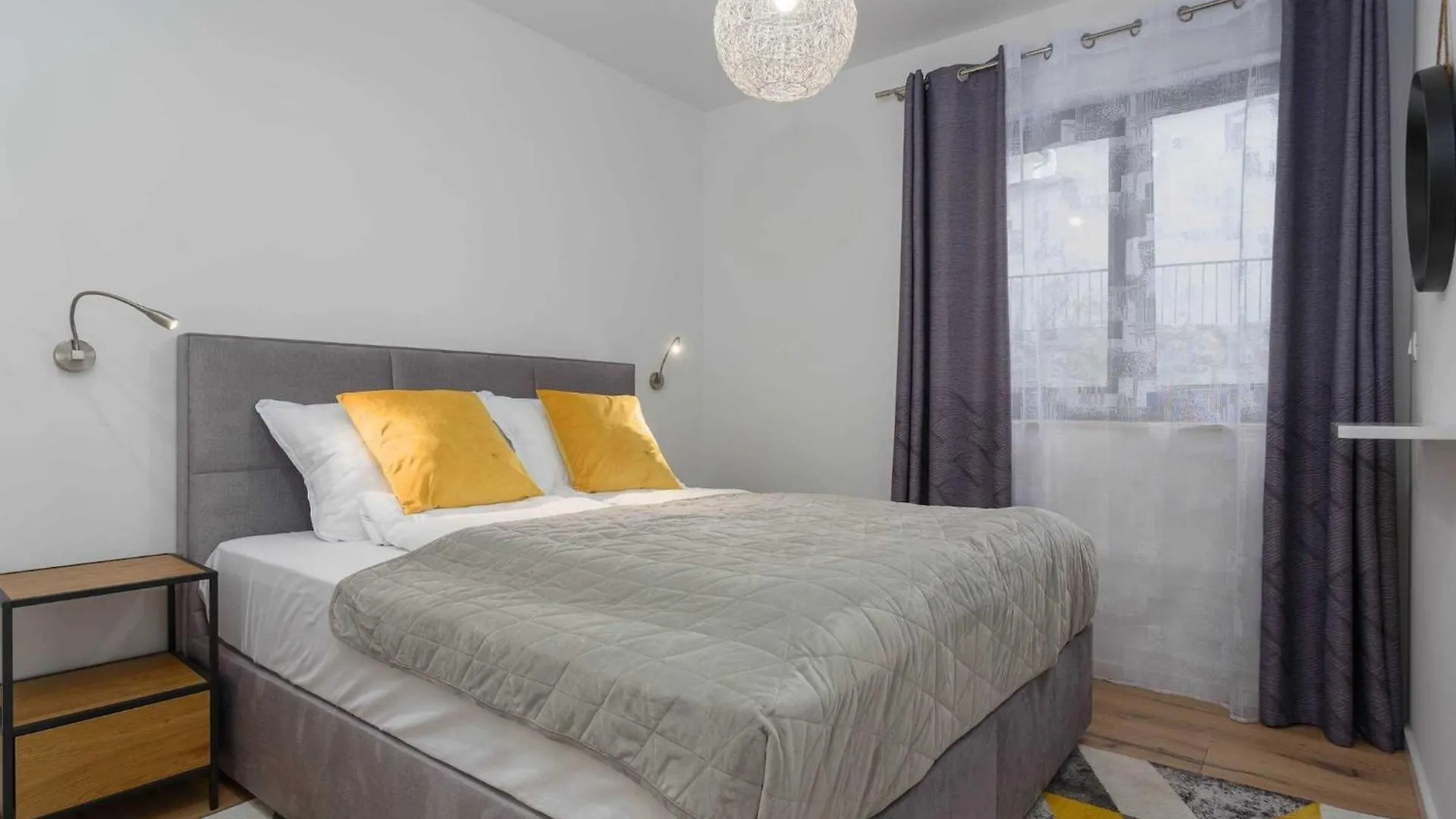 Luxury Beachfront Krk Apartments With Terrace - One Bedroom Apartment With Terrace كرك