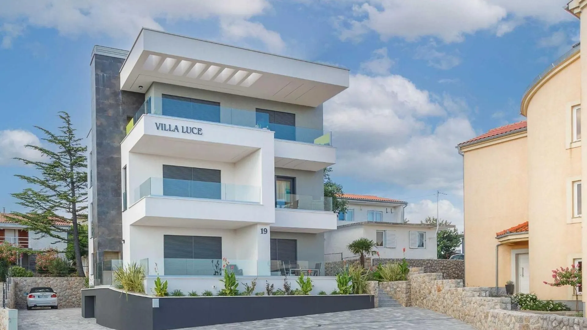 Luxury Beachfront Krk Apartments With Terrace - One Bedroom Apartment With Terrace كرك